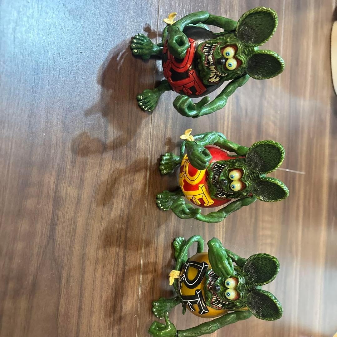 ンめねこ うすくろ コラボカフェ ポップアップ ガチャガチャ 缶バッジ